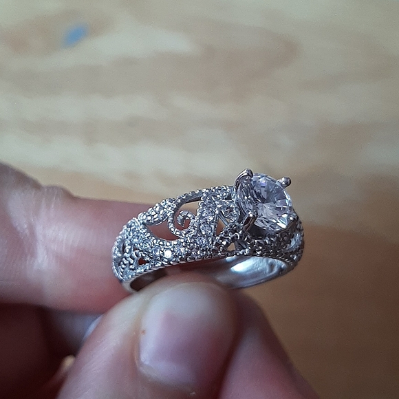 Ring - Picture 3 of 3